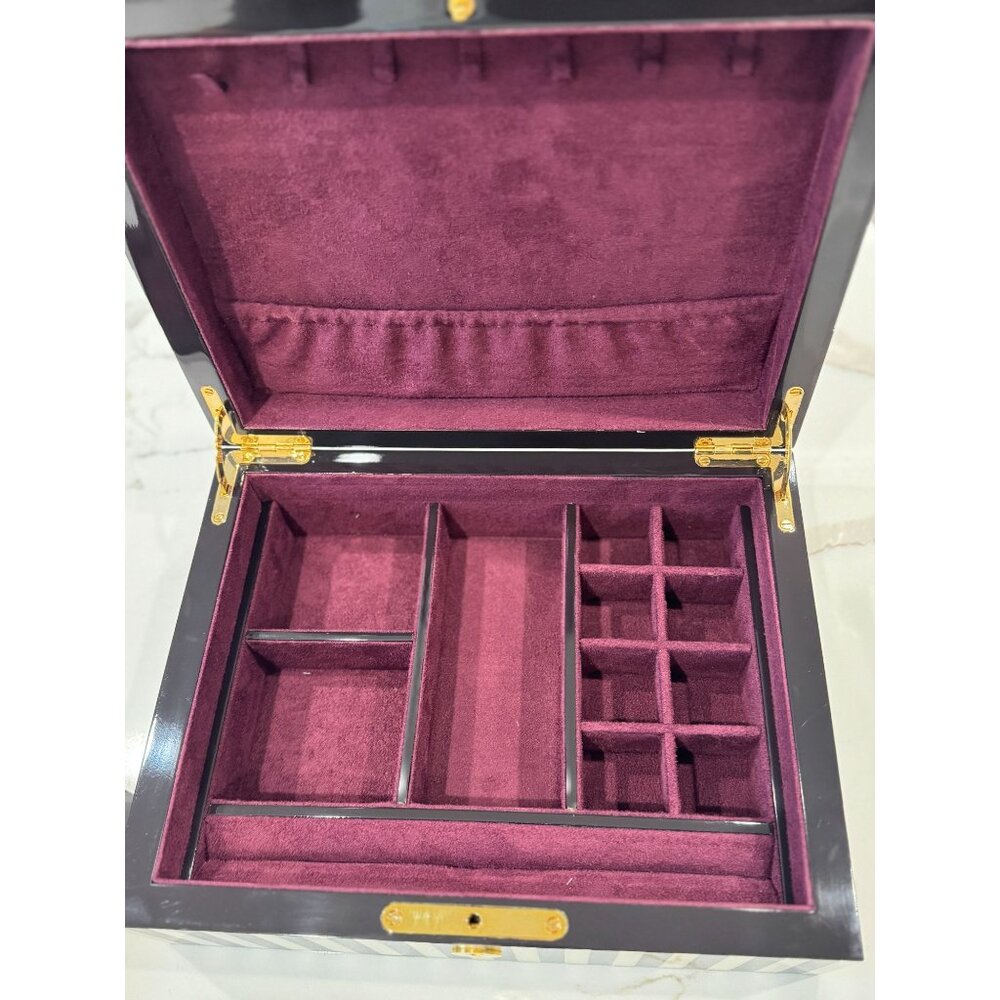 Henri Bendel Jewelry Box - Picture 4 of 7